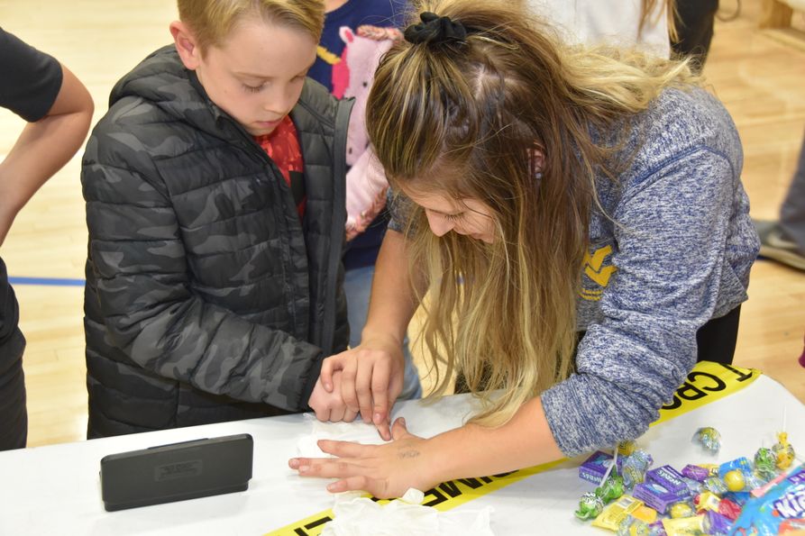 FIS Club fingerprinting at 2019 CLES Science Fair